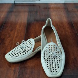 Tory Burch Charm Woven Leather Loafer in Ivory Size 8.5 Shoes