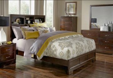 American Queen Bedroom Group - Walnut
