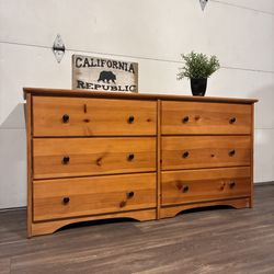 Solid Wood 6-Drawer Dresser w/ Black Knobs | Honey Pine Finish