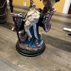 Wizzard Statue 