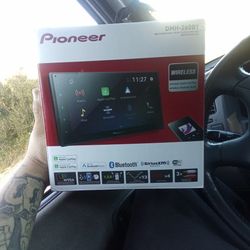 Pioneer Touch Screen In Dash Stereo 