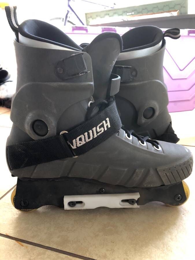 Vanquish Men’s Rollerblades. Size 11-12