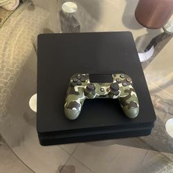 PS4 Slim 