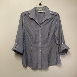 Wimen’s CHICO’S 100% cotton long sleeve button front top with button up sleeves… Size 1 = small/8