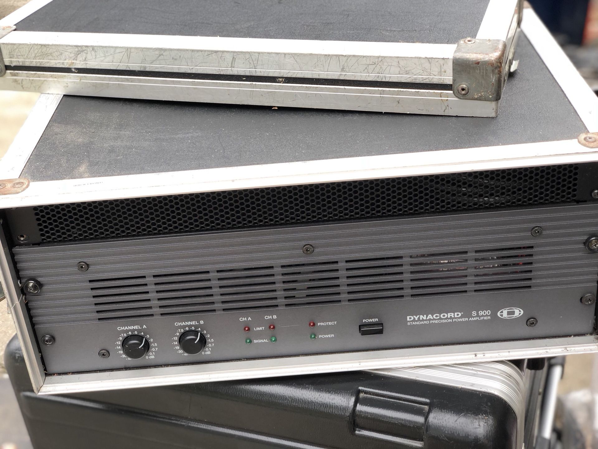 Dynacord S900 speaker amplifier + roadcase