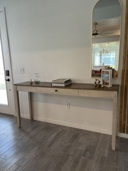 Elegant Accent Side Table For Entry Or Decoration With Power Outlet And USB Connection. 