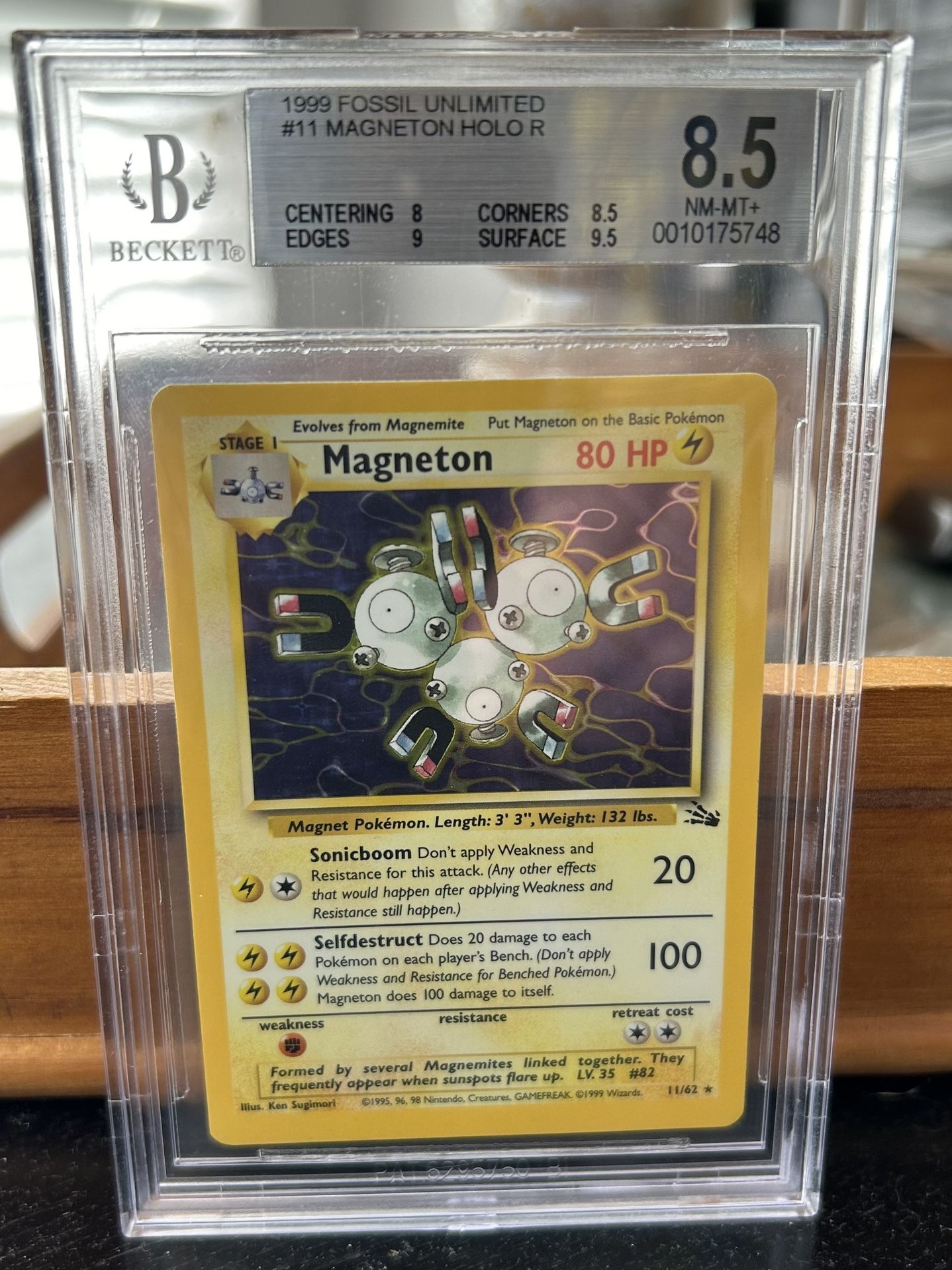 1999 Pokemon Magneton Trading Card