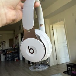 Beats Solo Pro 