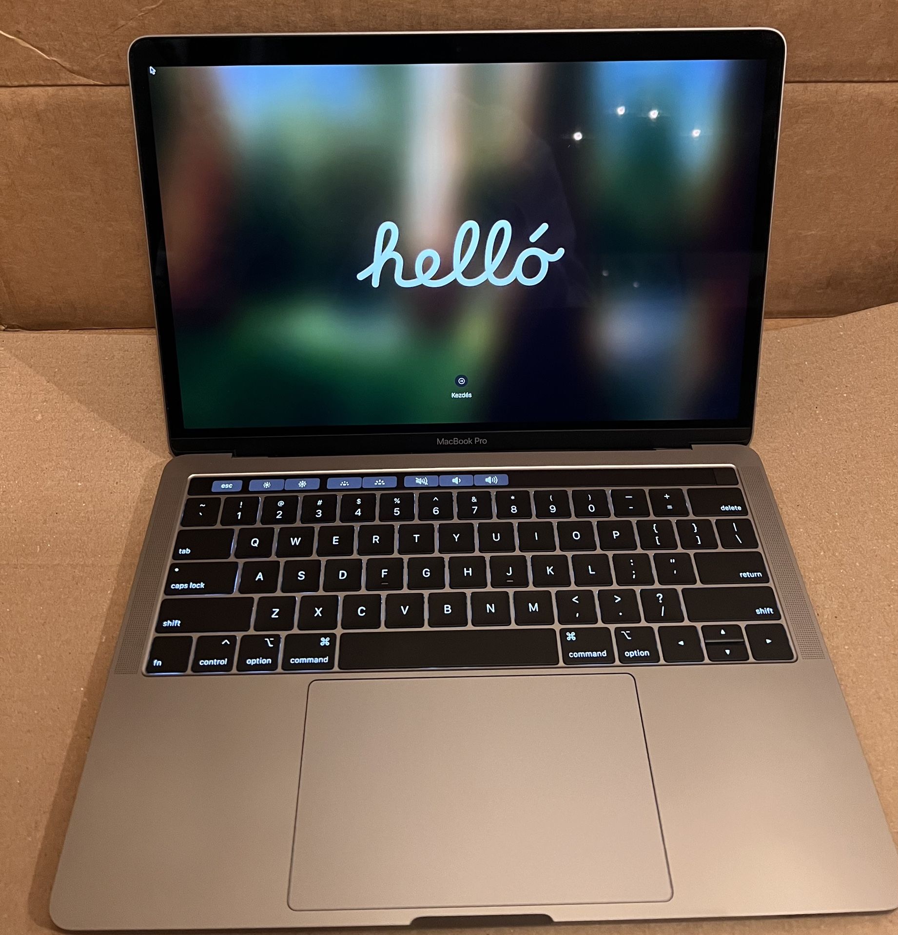 Apple - MacBook Pro 13" 2018 - Intel Core i5 - 16GB Memory - 1TB SSD - Space Gray