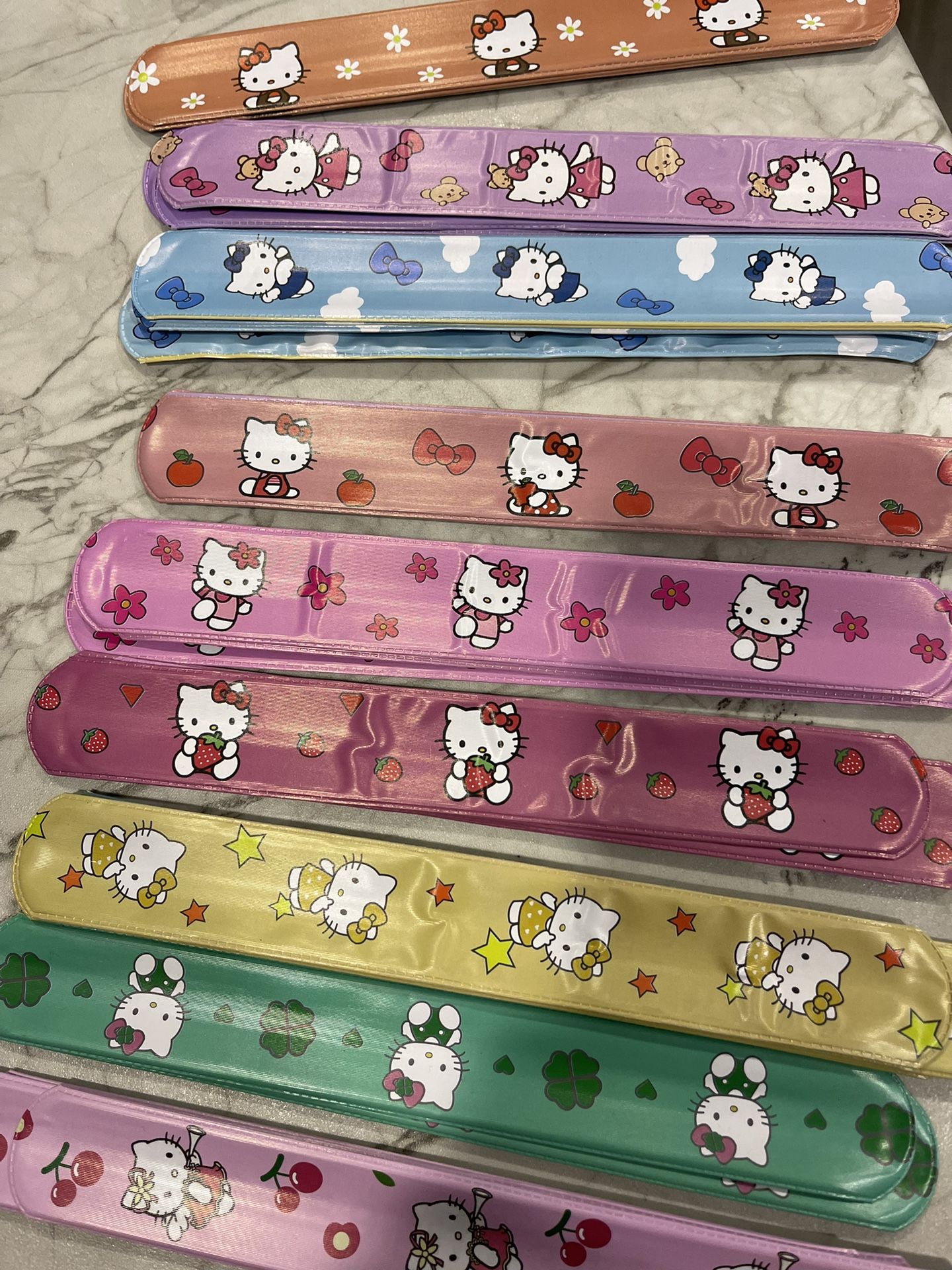 34pcs Hello Kitty Slap Bracelets