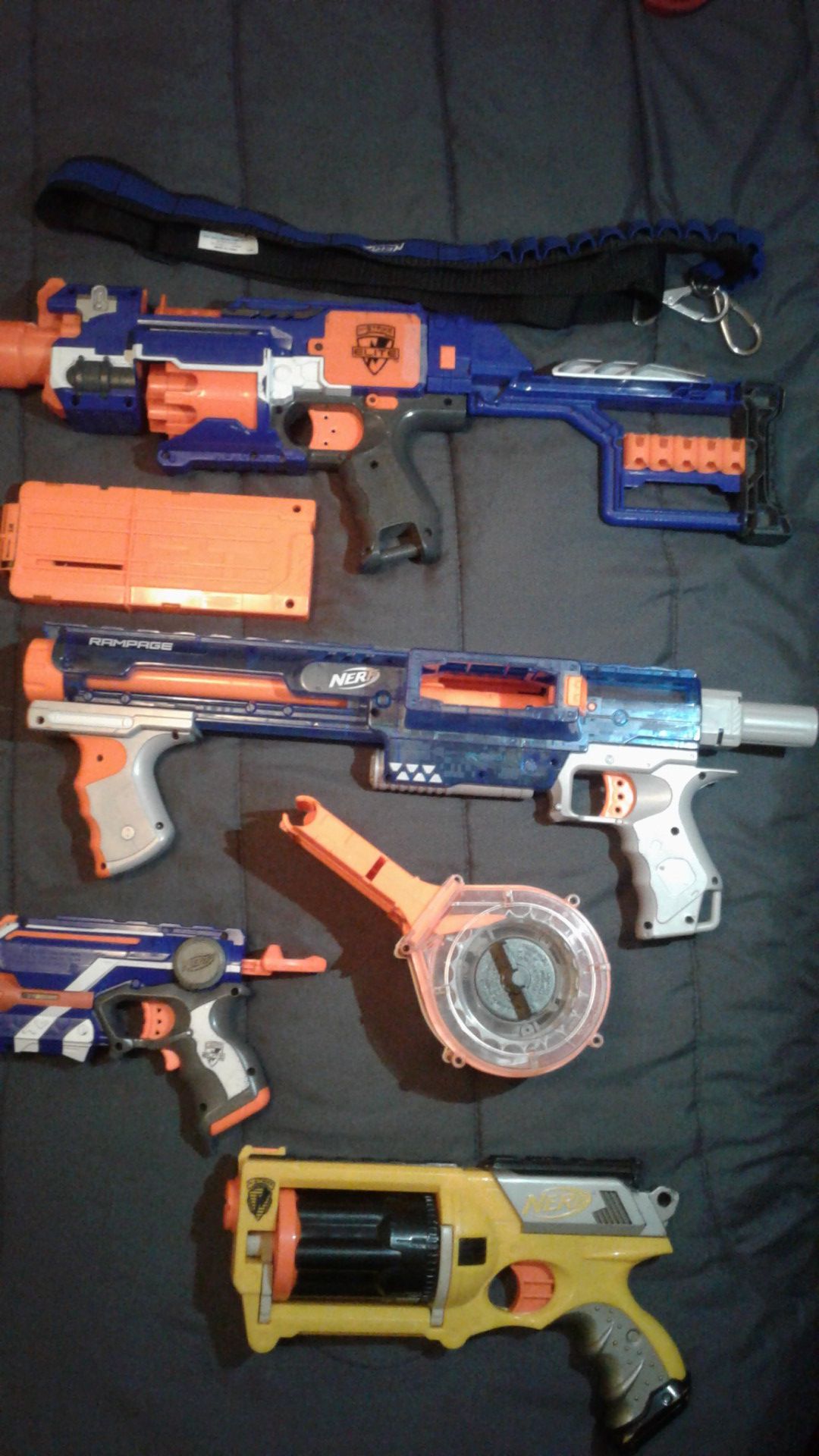 4 nerf guns+2 mags, and a strap for bullets+25 bullets