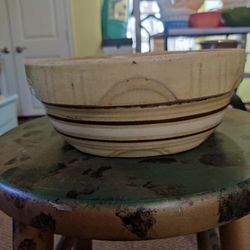 1930S YELLOW WARE MIXING BOWL 