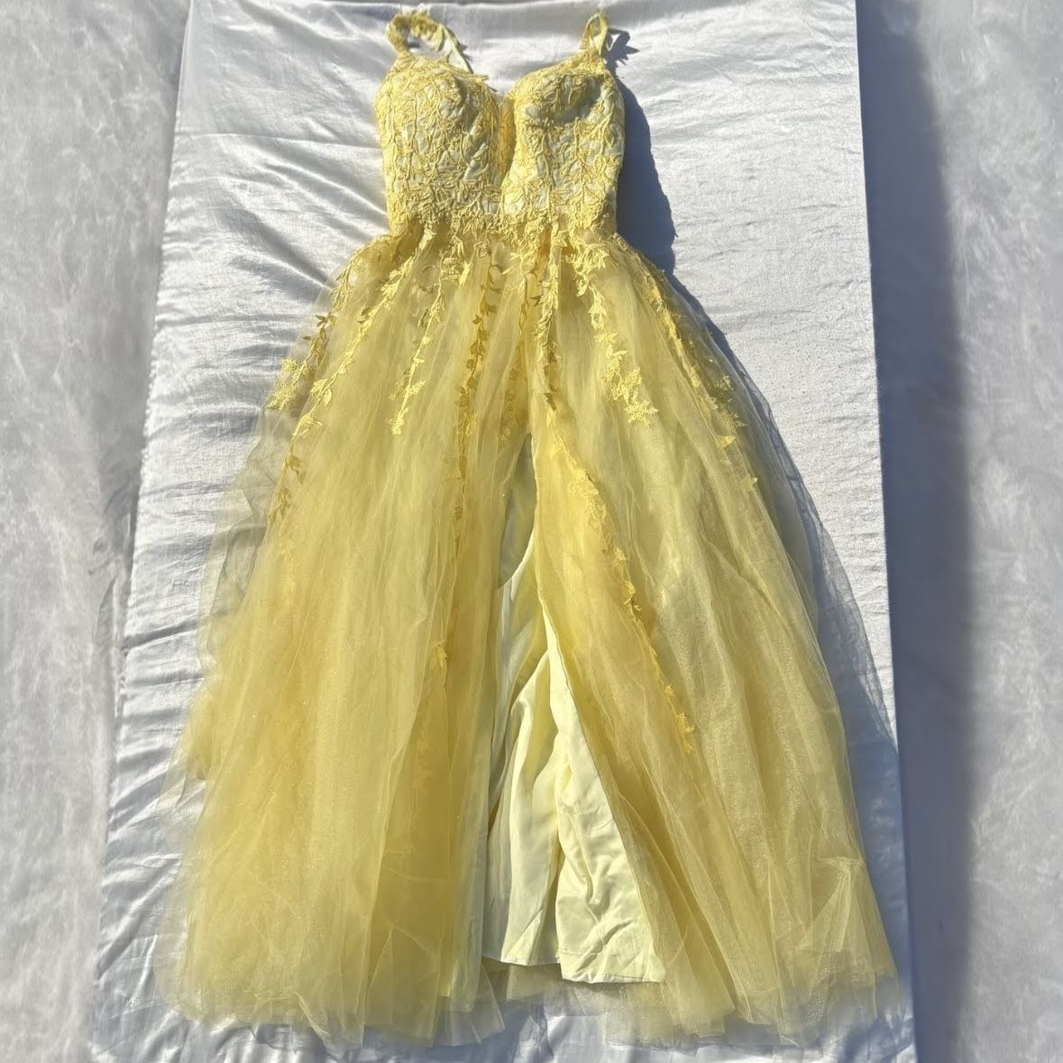 Elegant Sparkly Yellow Gown with Floral Details US Women’s 14