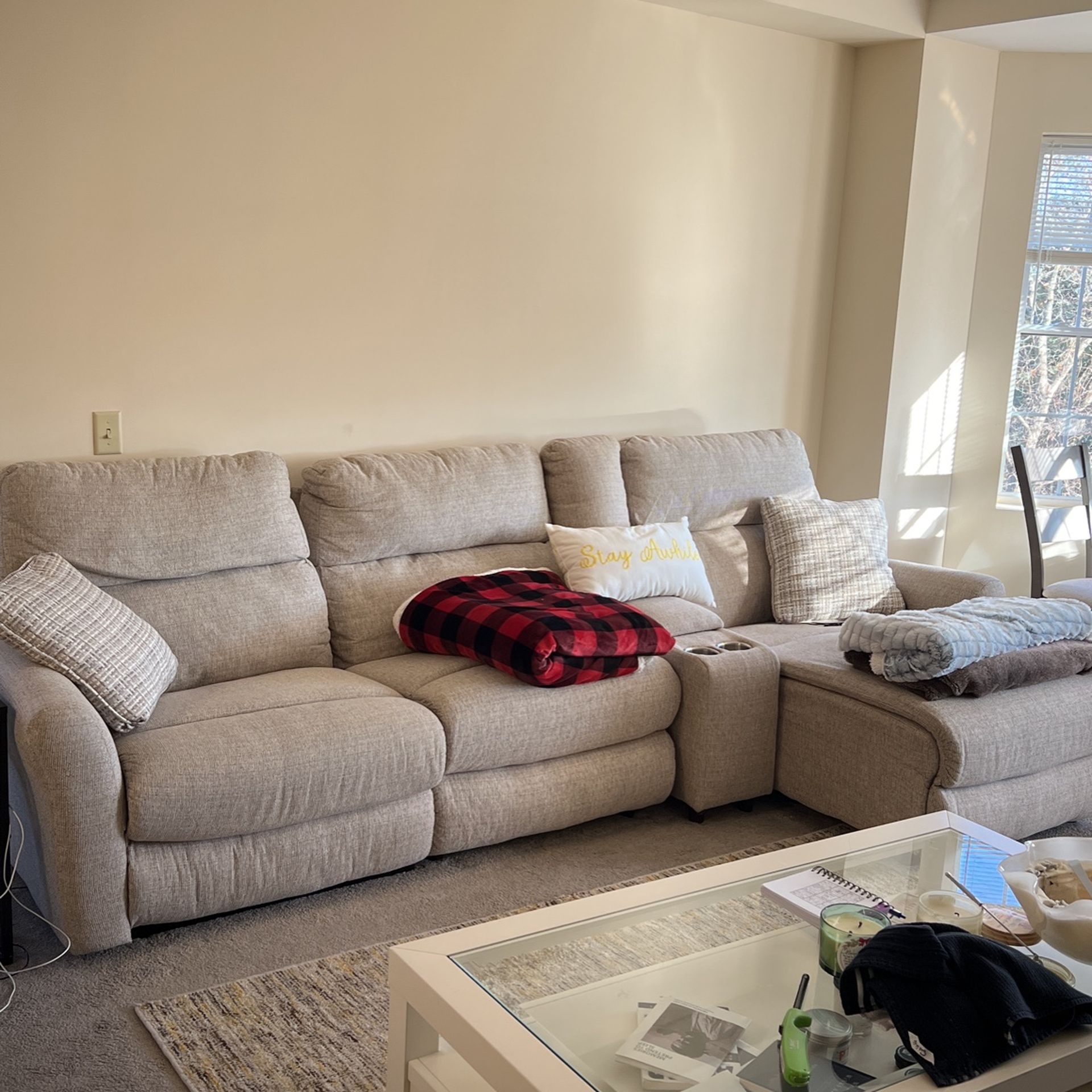 3 Piece Reclining Sectional. Both End Pieces Recline. Normal Use. Good Conditions