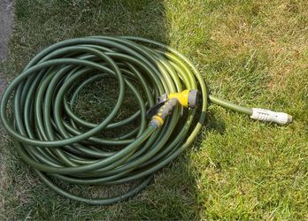 Flexon 5/8” x 100 Ft. Contractor Grade Hose  w/ Guard & Grip + 9 Settings Sprayer