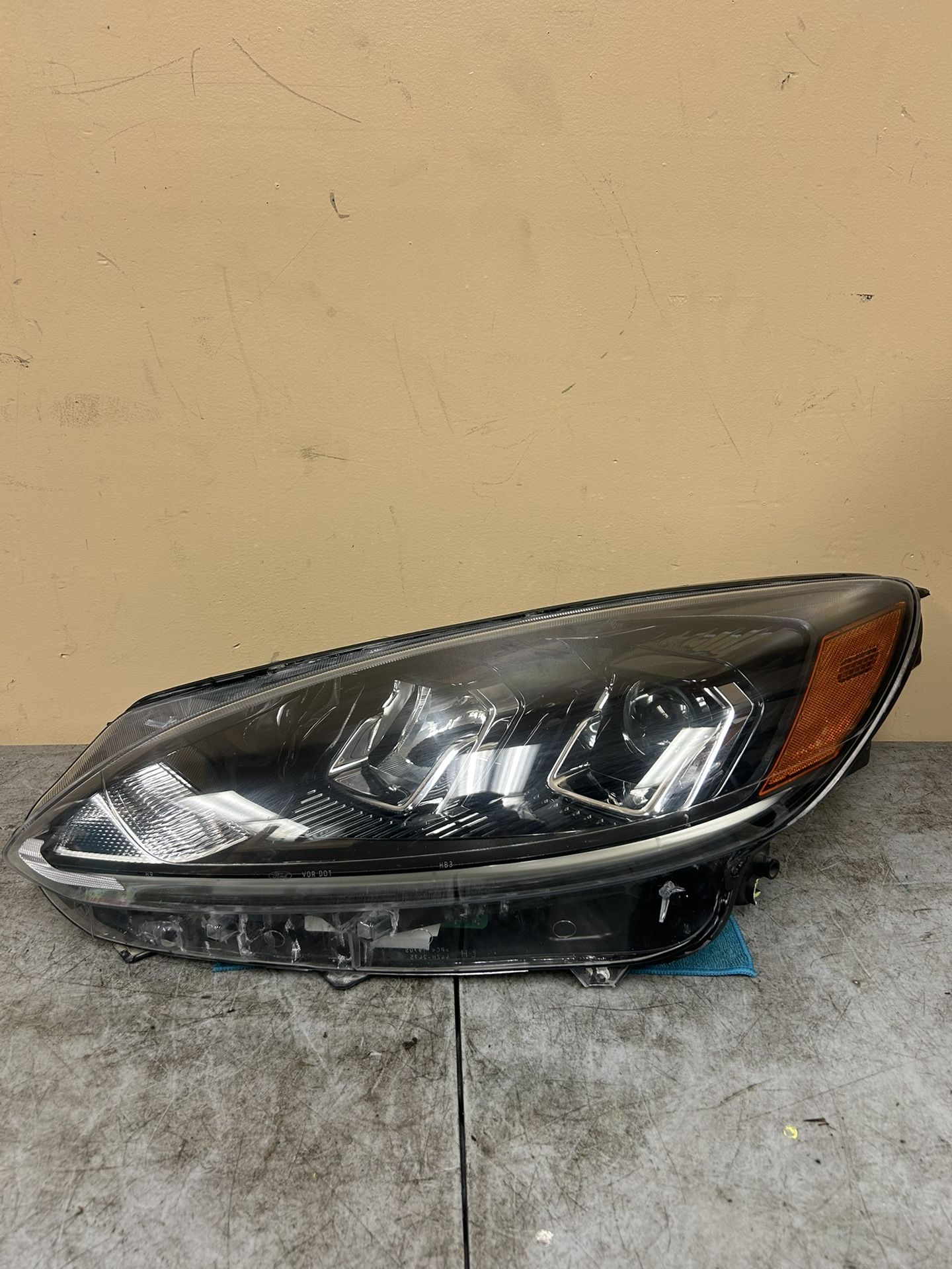 2020 2021 2022 Ford Escape Left Driver Side Headlight Oem