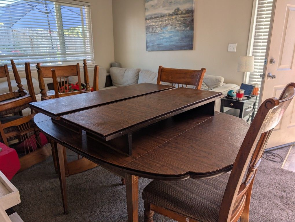 Vintage Hitchcock-Style Dining Table + 2 Leaves + 8 Chairs + Pads