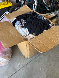 Caja de ropa mixta