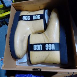 Size 9 Uggs