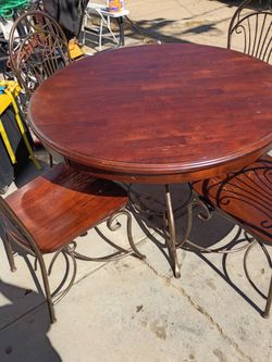 Round table with 4 chairs