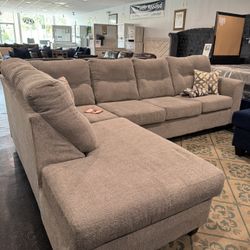 New L Shape Sectional. 🚚WE DELIVER🚚