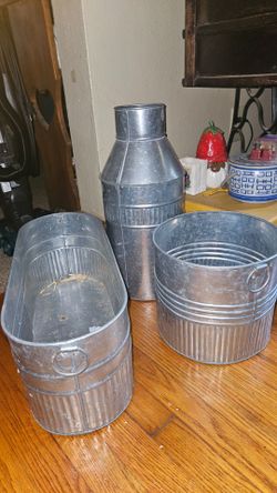 Metal planters