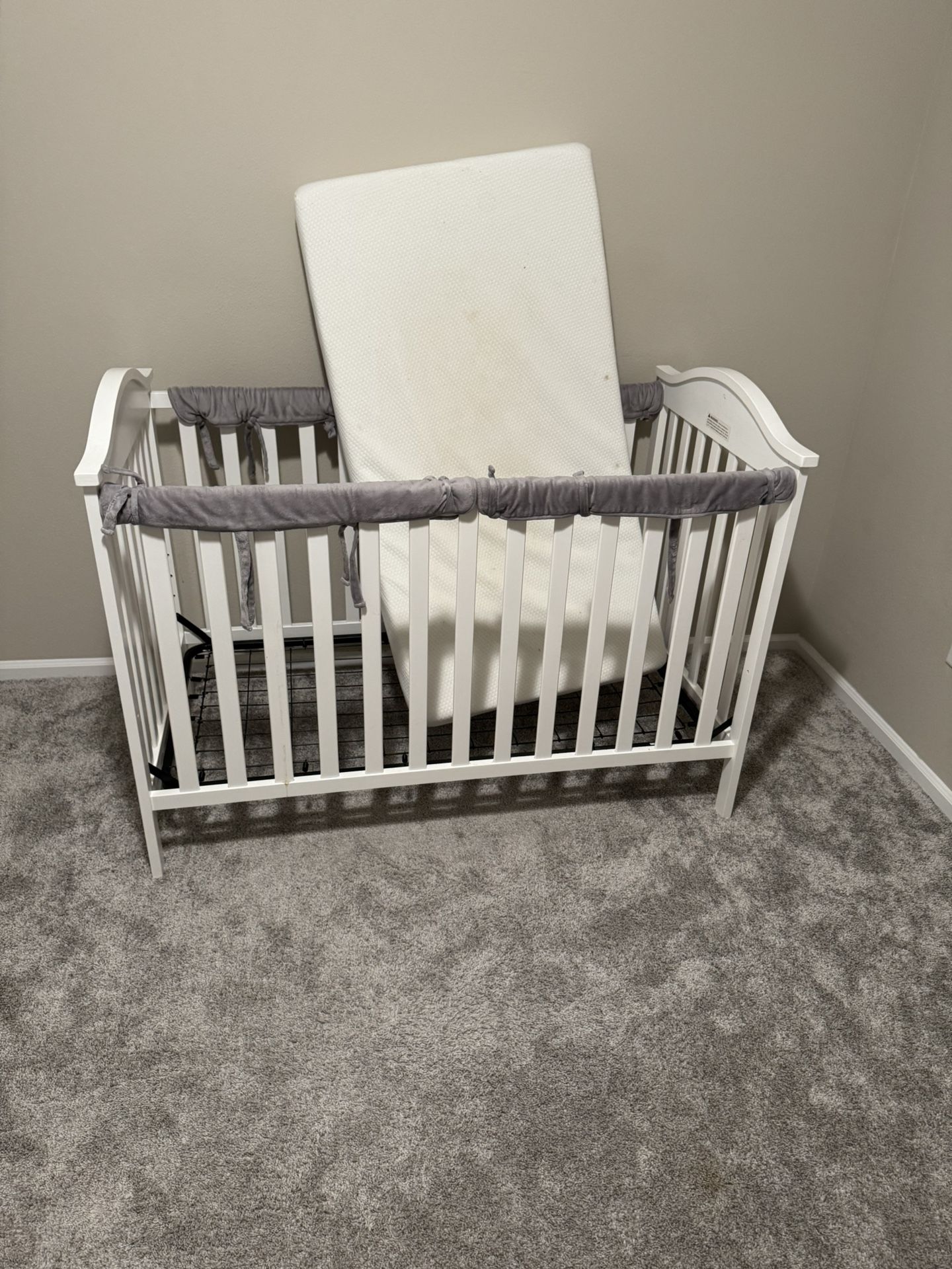 Baby Crib And Mattress 