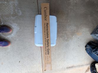 Retractable safety gate