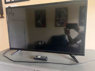 TV. Insignia brand. 32 inch