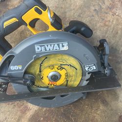 FLEXVOLT 60V MAX Cordless Brushless 7-1/4 in. Circular Saw with Brake (Tool Only)