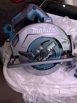Makita 40v Circular Saw New