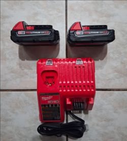 Milwaukee m18 2.0 Batteries plus charger