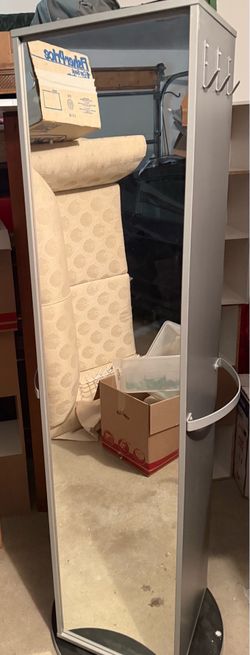 Revolving closet