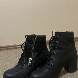 Black boots (7/7.5)