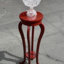 Round stand with crystal bowl