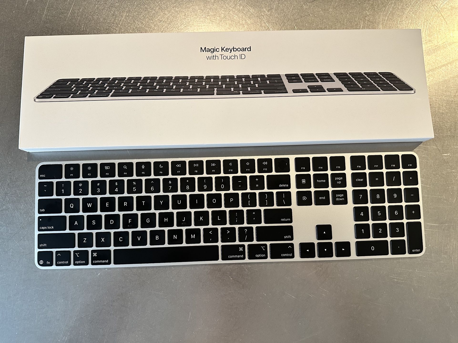 Apple Magic Keyboard with Touch ID and Numeric Keypad for Mac models with Apple silicon (USB–C)