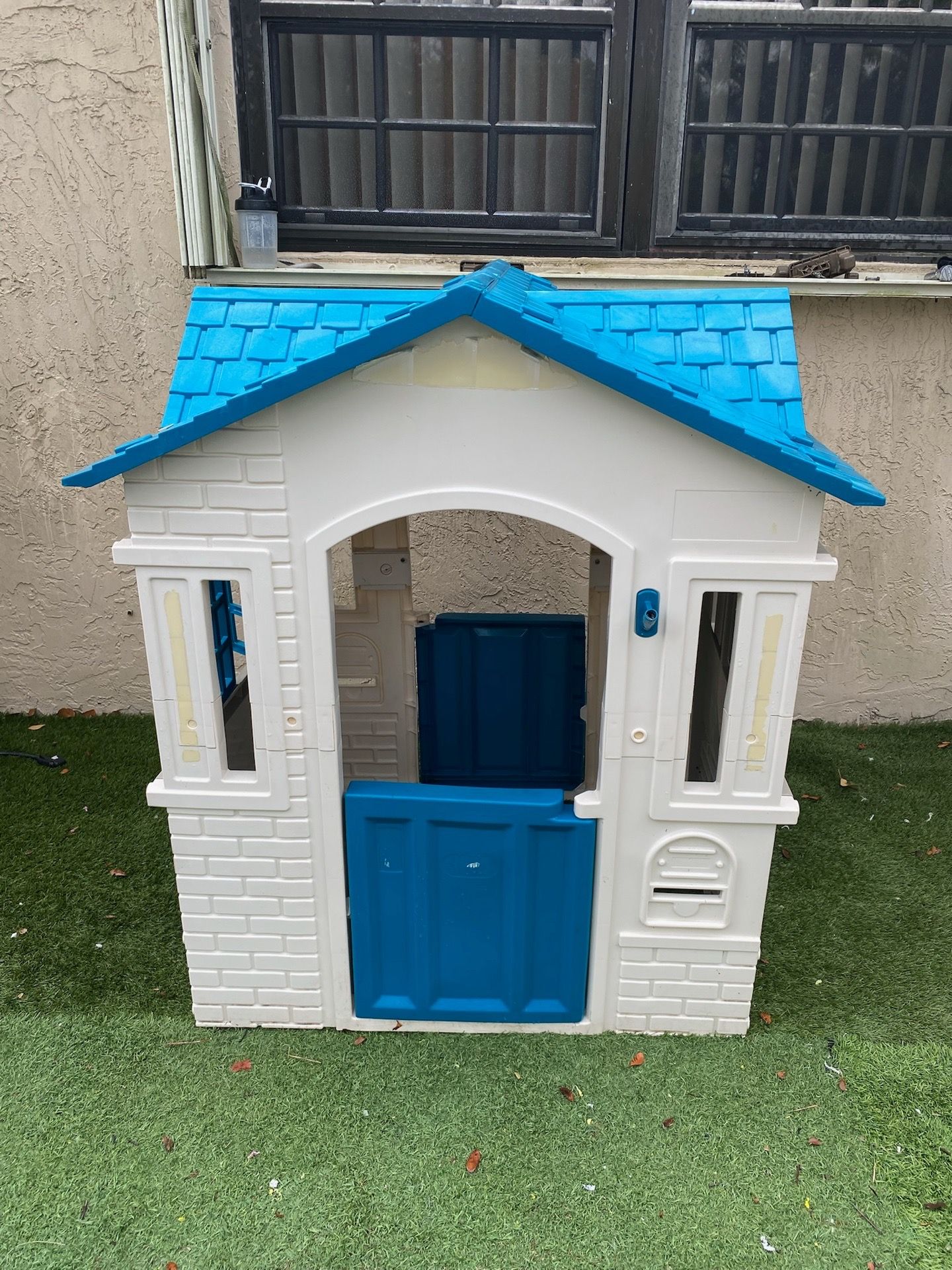 Kids Outdoor Playhouse - Local Delivery Available for an Additional Fee - See My Other Items ๐