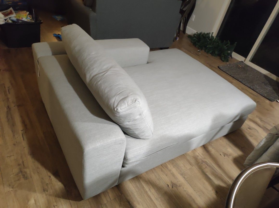 Beta Summit Gray Right Chaise SKU14421, Like New, Excellent Condition