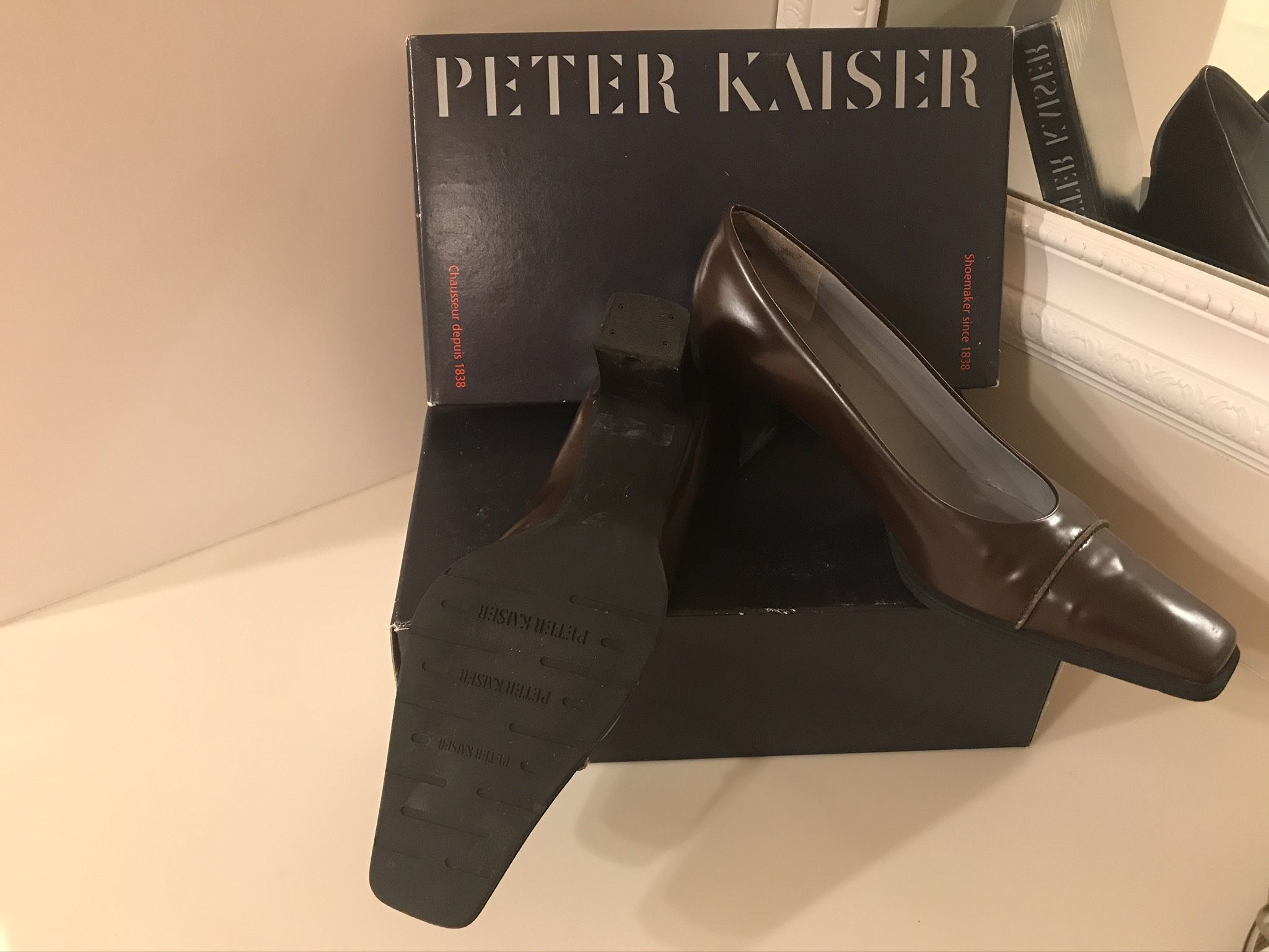 Fictief doos Terzijde Peter Kaiser Wonen's Leather Shoes .. Size 7 for Sale in Hollywood, FL -  OfferUp
