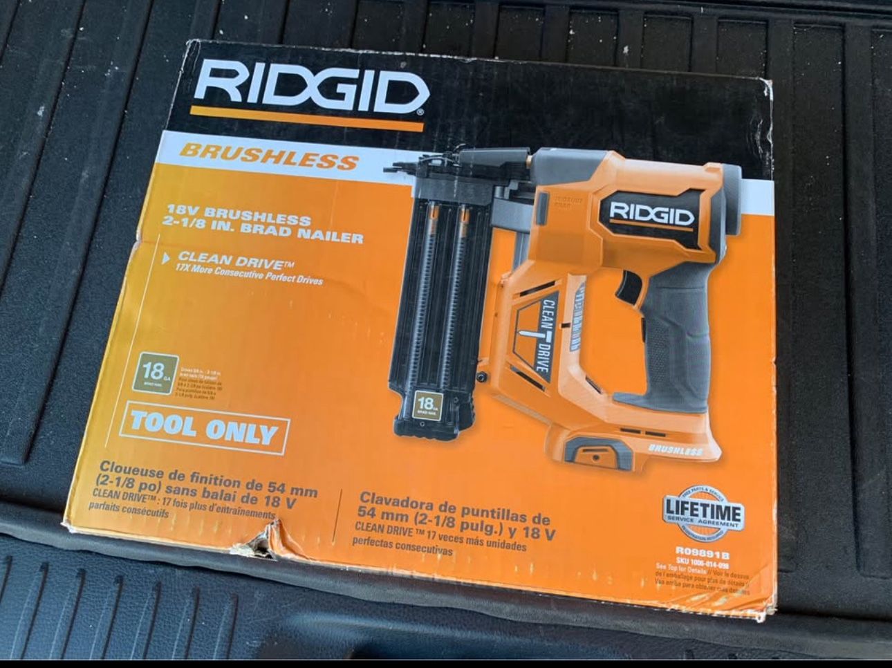 NEW Ridgid 18V Brushless 18 Ga 2 1/8 in Brad Nailer W/ Clean Drive Tool Only R09891B