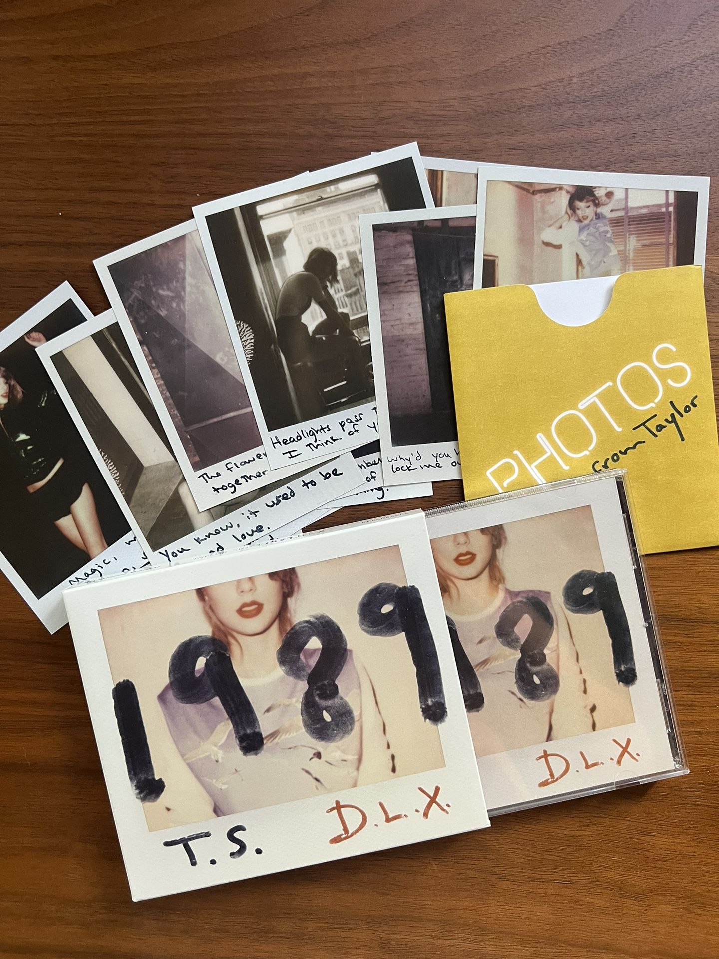 1989 Deluxe Taylor Swift Album w/ Polaroids (2014)
