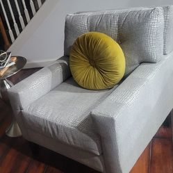 2 Identical Formal Chairs 