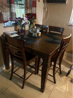 Kitchen Table and Chairs $100 obo