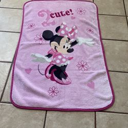 Disneys Minnie Mouse Throw Blanket 30x48