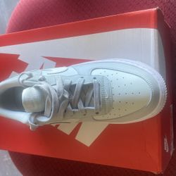 Youth Air Force 1 size 6