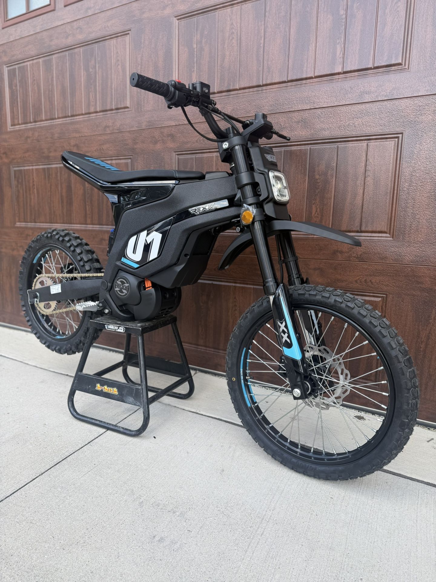 BRAND NEW ELECTRIC DIRTBIKE