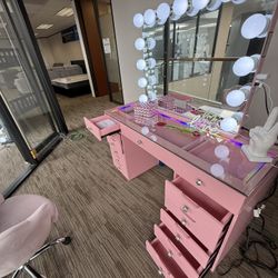 New Pink Luxury LED Bluetooth Make Up Vanity