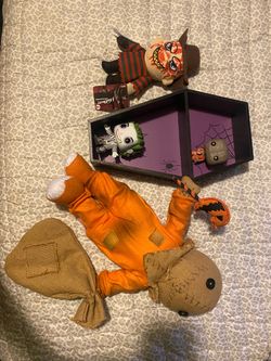 Halloween doll lot