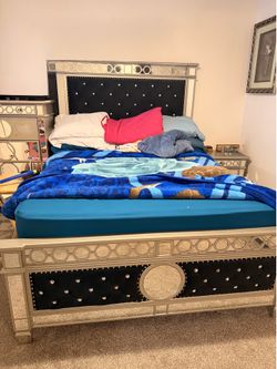 Queen glass bedroom set