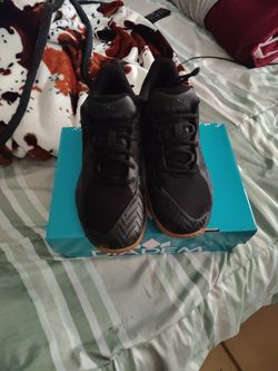 Diadem sneakers 9.5